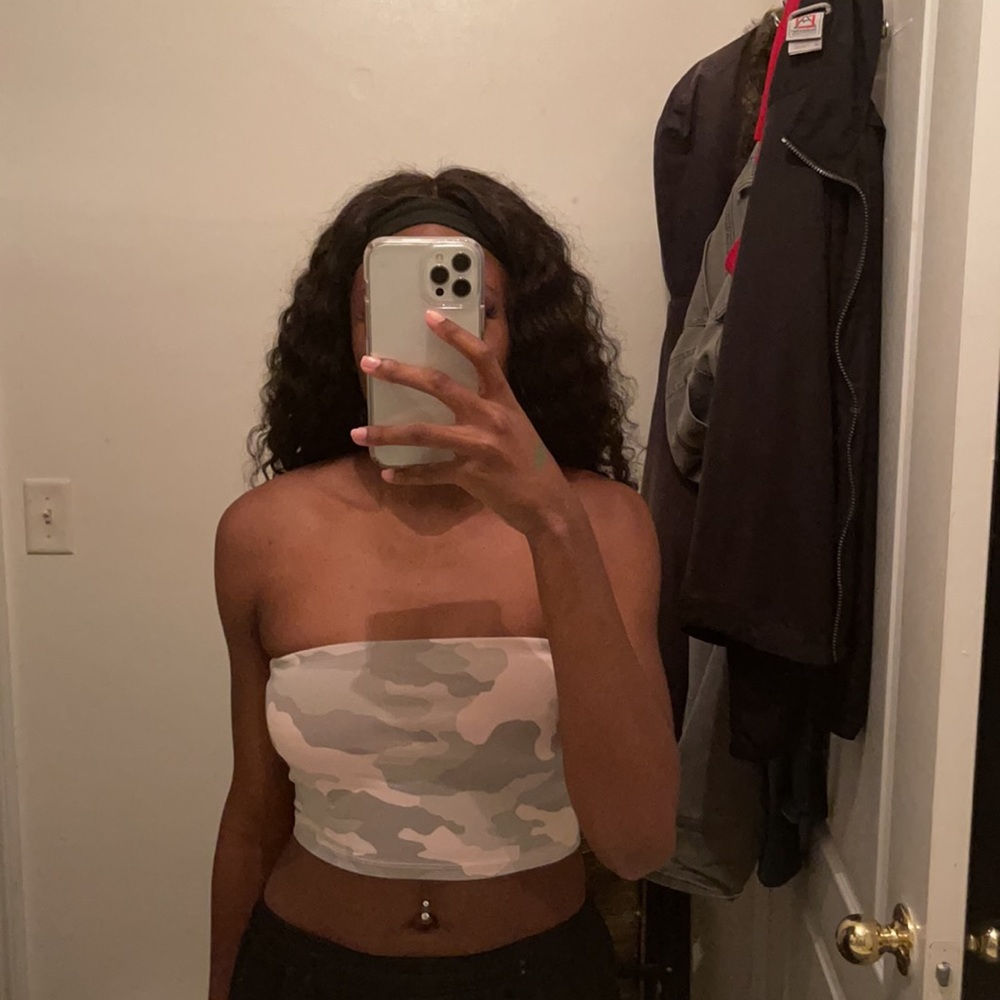 small crop top - Picture 2 of 2